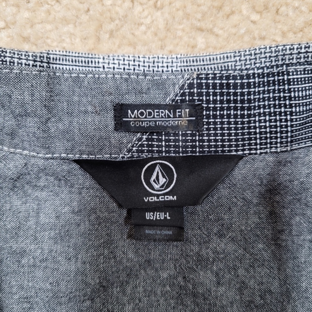 Volcom Modern Fit Button Down Short Sleeve Button… - image 5